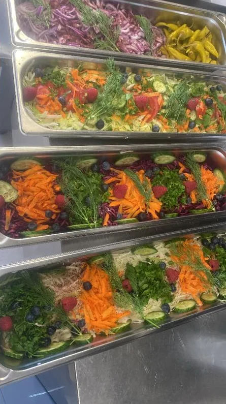 Frische Salate vom Mendos Partyservice